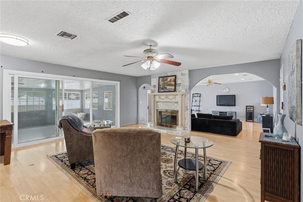 8233 Fallbrook