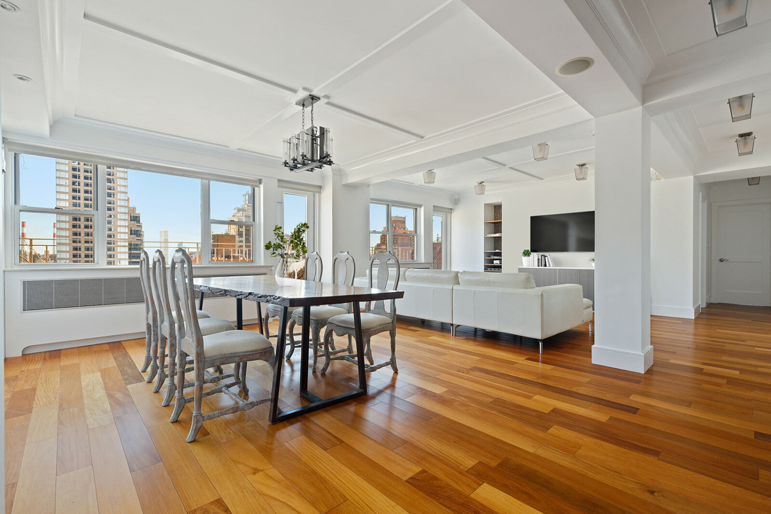 301 E 66TH Street 14LM