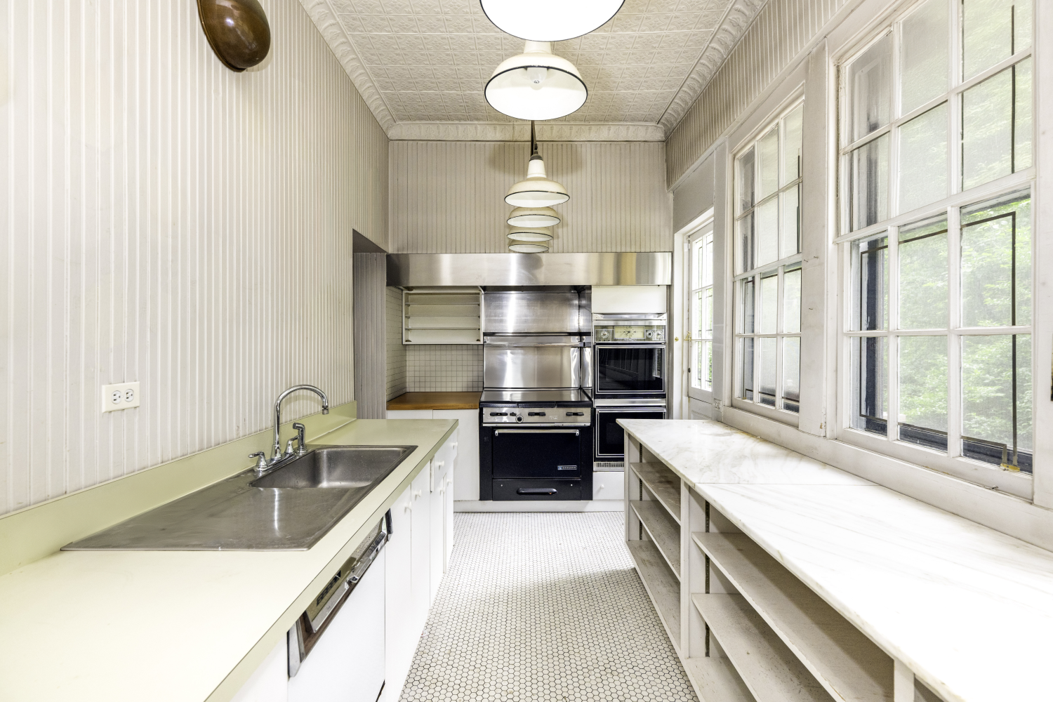 248 W 12TH Street