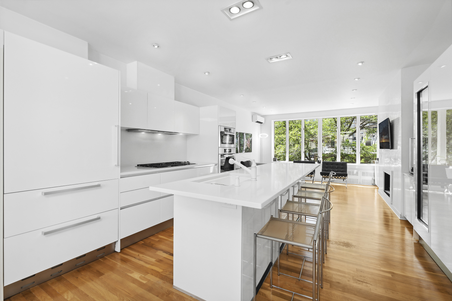 152 E 63RD Street 2