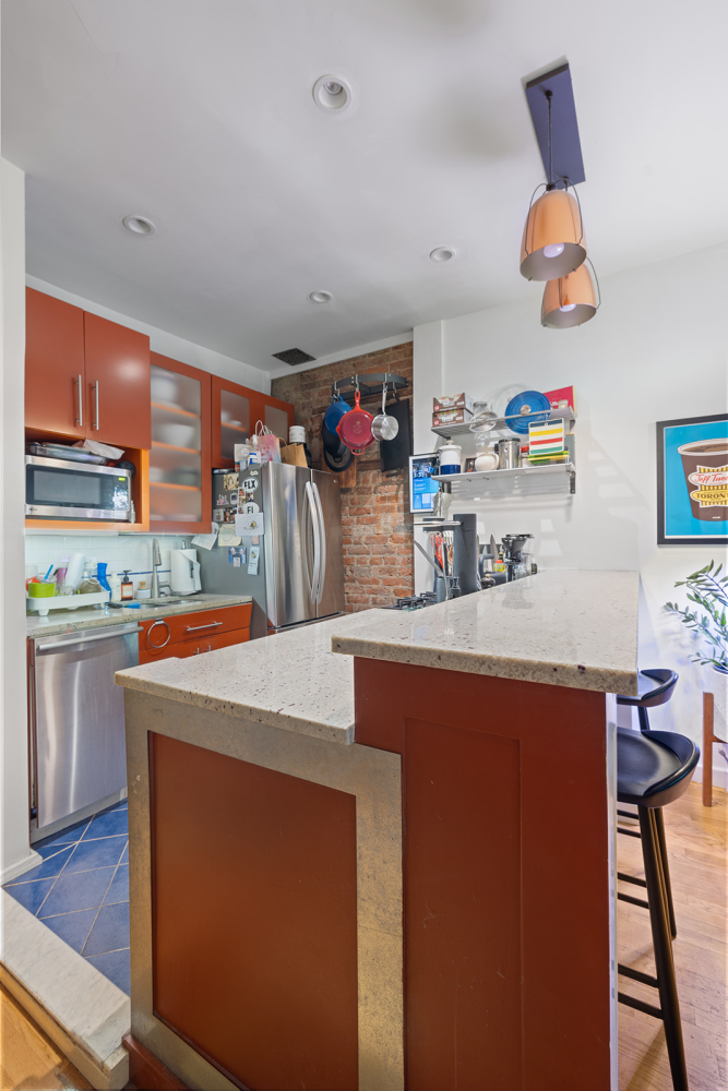 11 CHARLTON Street 1A