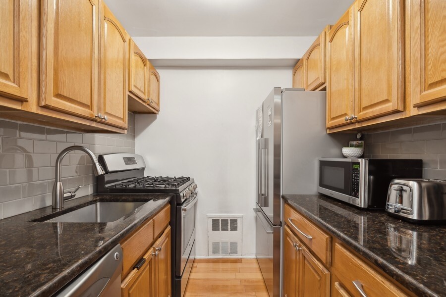 310 LEXINGTON Avenue 2D