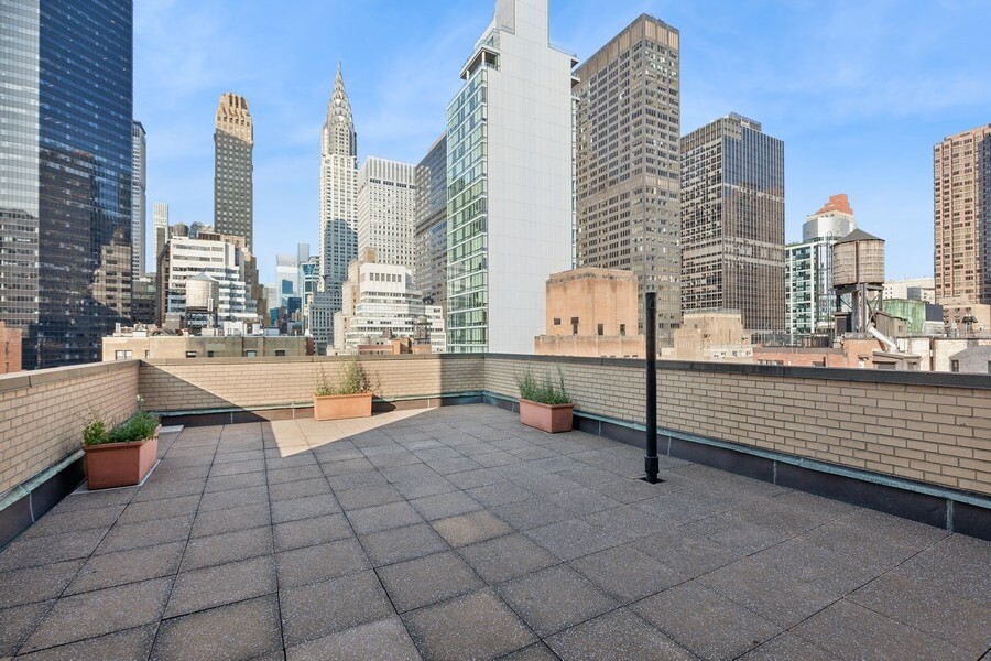 310 LEXINGTON Avenue 2D