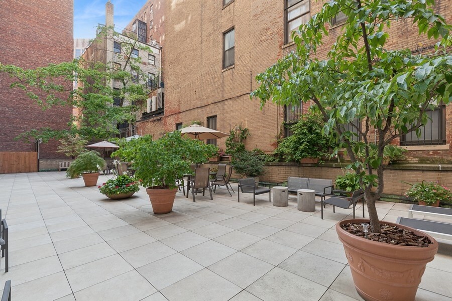 310 LEXINGTON Avenue 2D