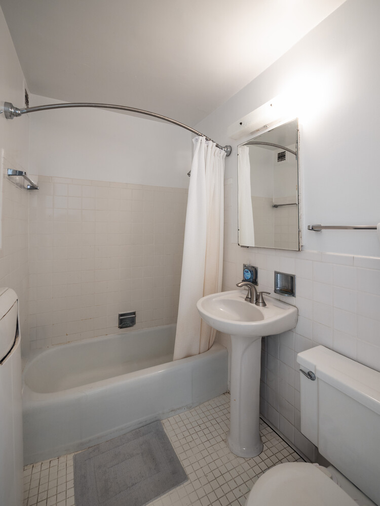 330 E 33RD Street 3N