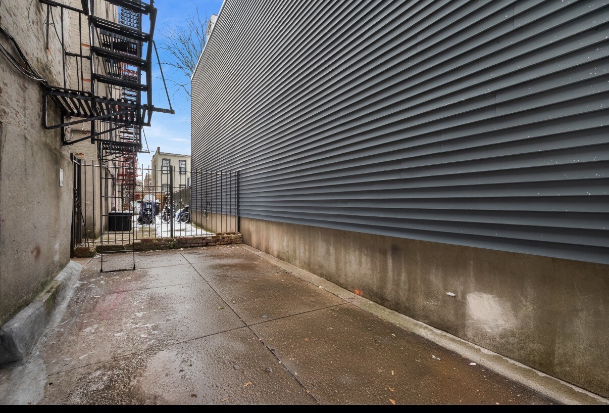 1889 TROUTMAN Street A