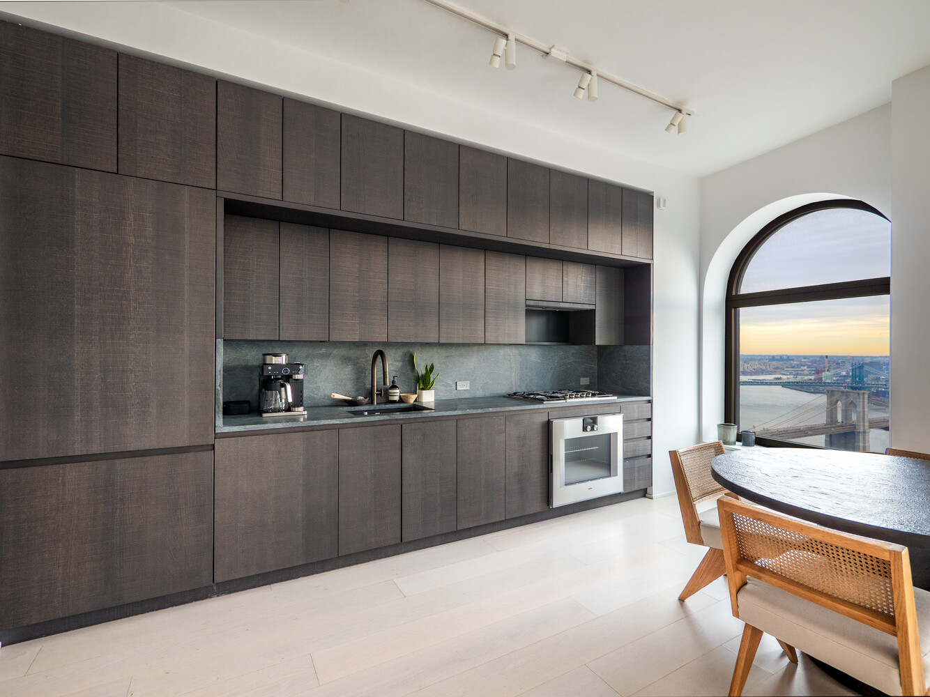 130 WILLIAM Street 38D