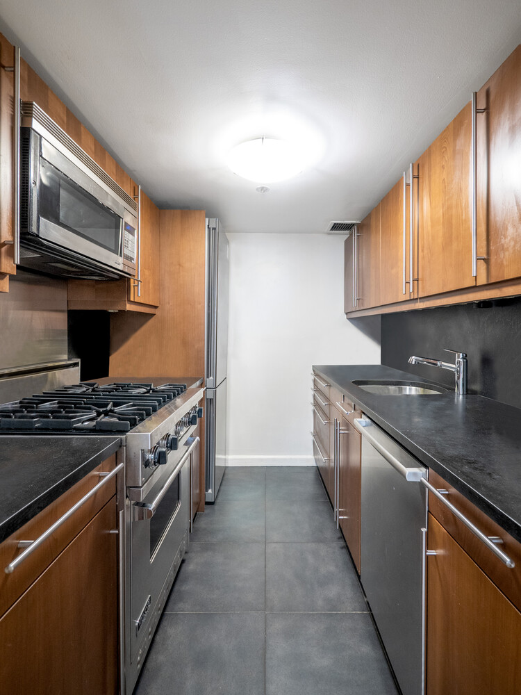 305 2ND Avenue 310