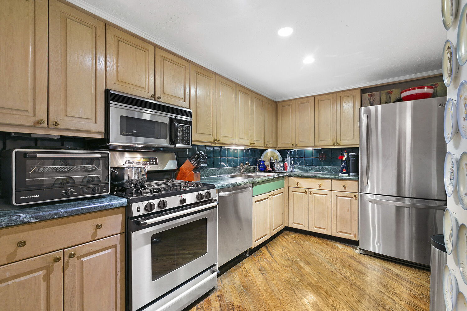 121 W 20TH Street 2D