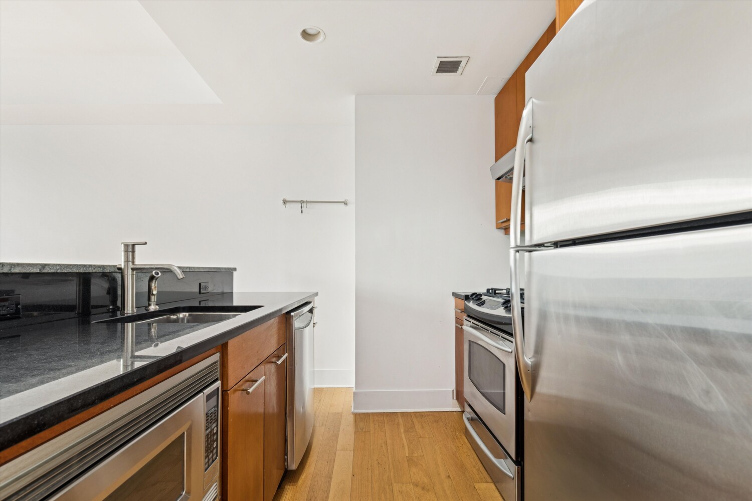 446 KENT Avenue 8C