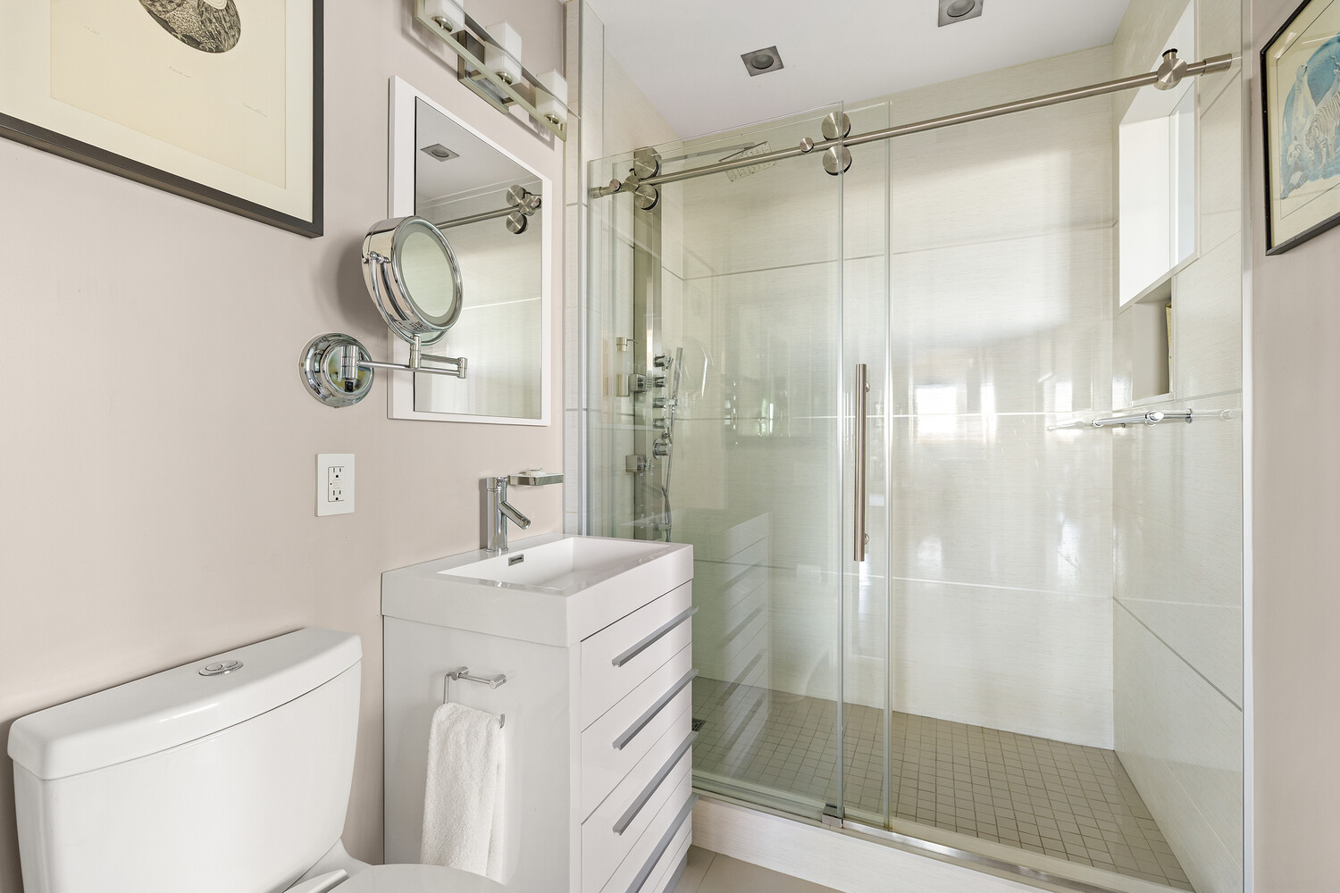 120 RIVERSIDE Boulevard 16HM