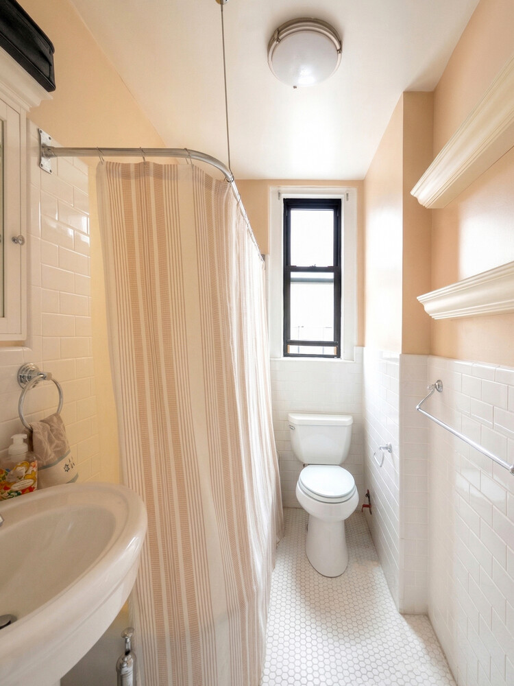 28 W 69TH Street 8B