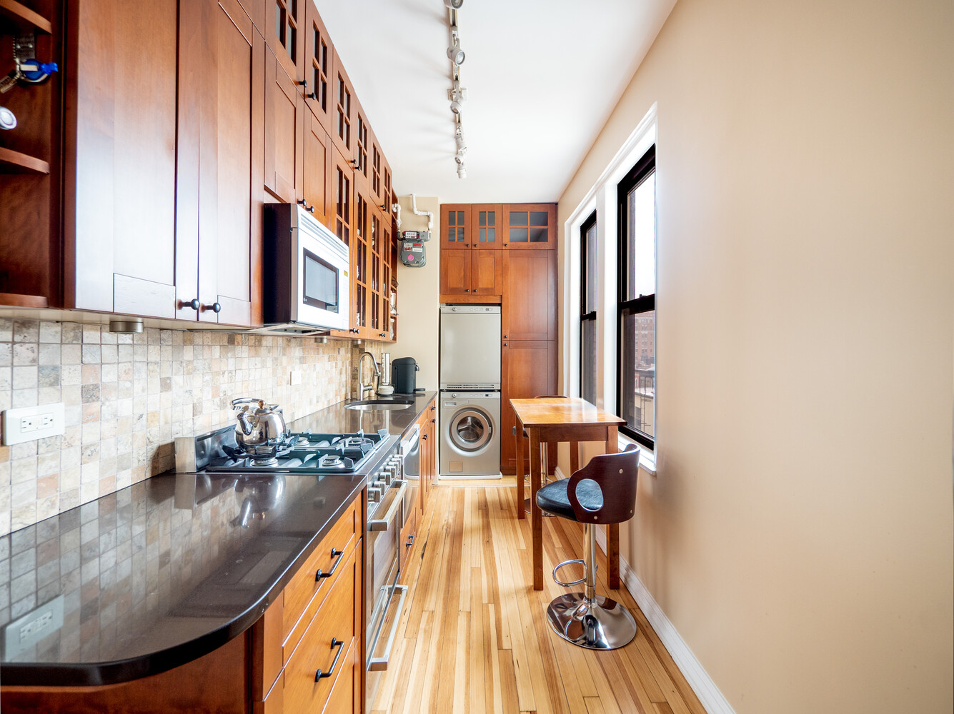 28 W 69TH Street 8B