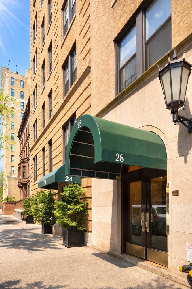 28 W 69TH Street 8B