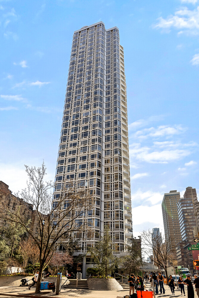 200 E 32ND Street 32E