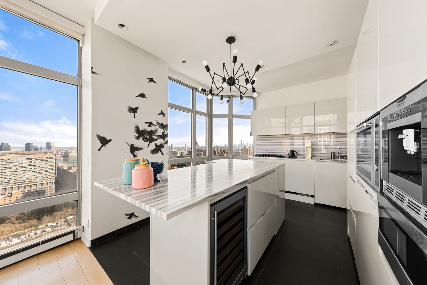 200 E 32ND Street 32E