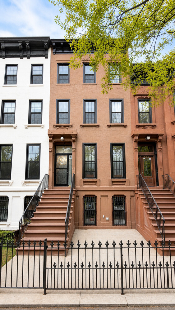 887 LAFAYETTE Avenue