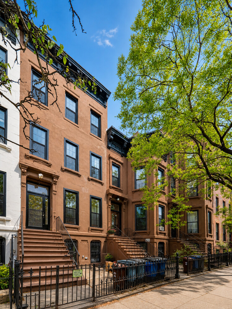 887 LAFAYETTE Avenue