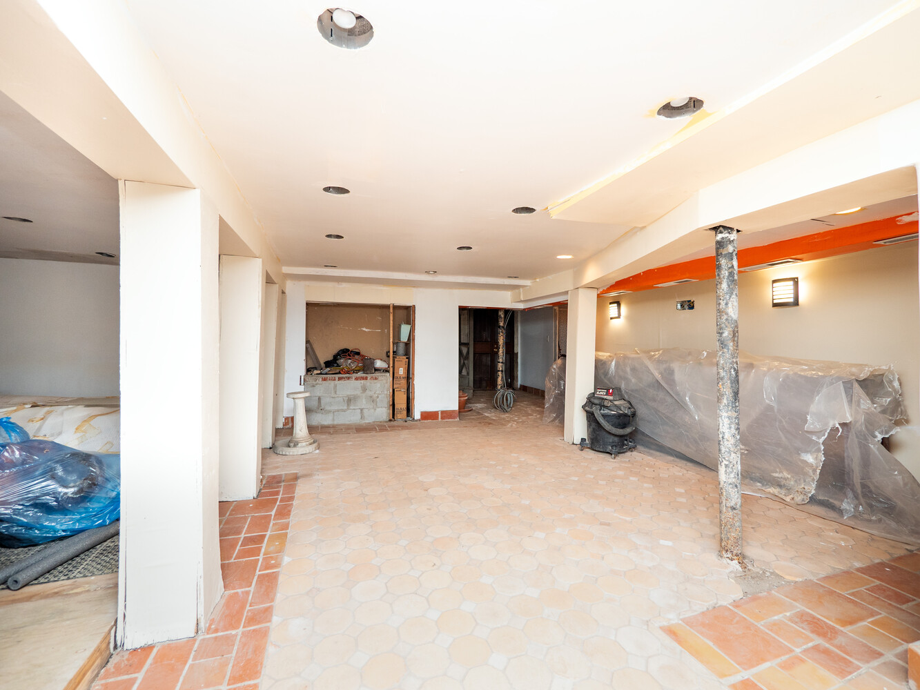 1112 ALBEMARLE Road