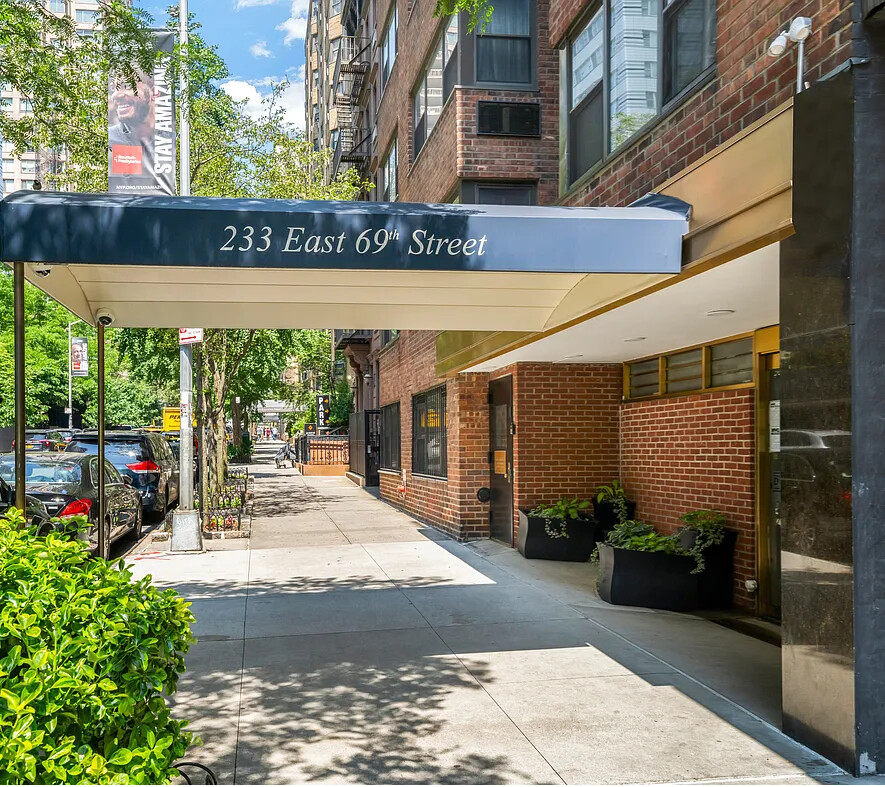 233 E 69TH Street 15O