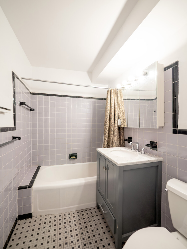 233 E 69TH Street 15O
