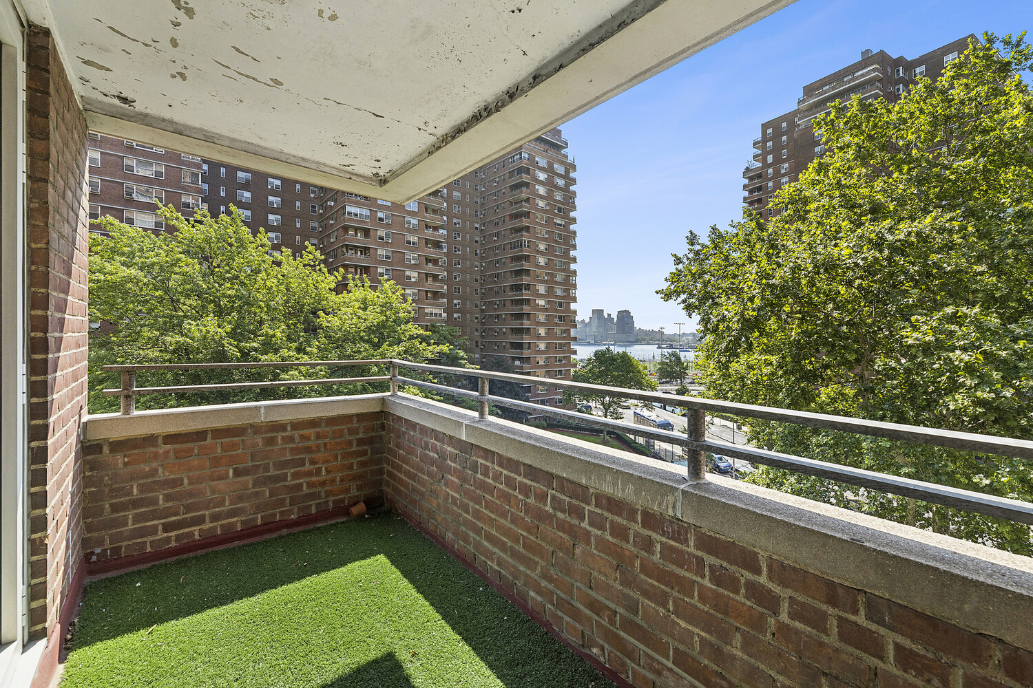 572 GRAND Street G503