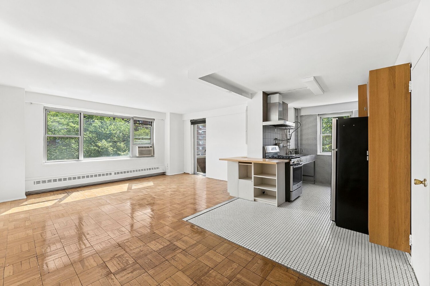 572 GRAND Street G503