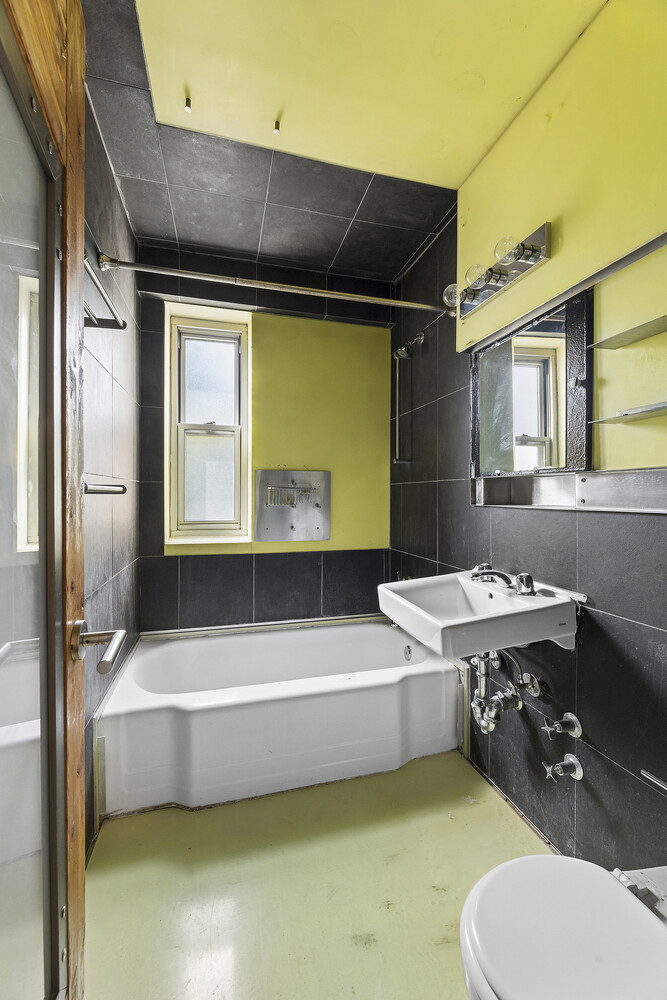 572 GRAND Street G503