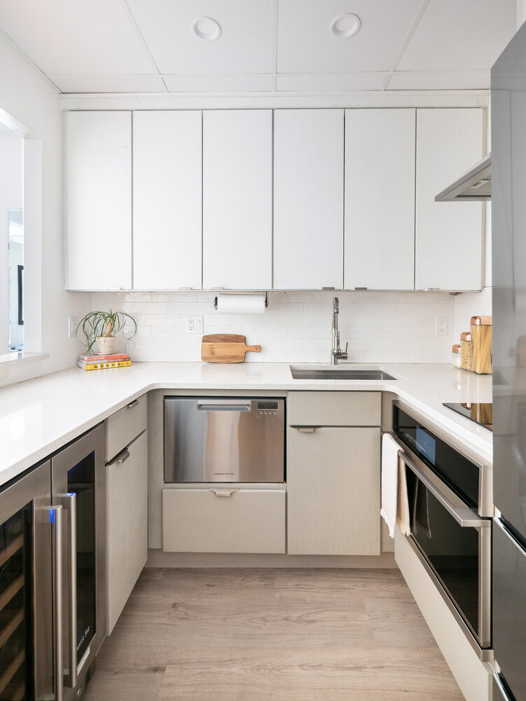 56 PINE Street 15A