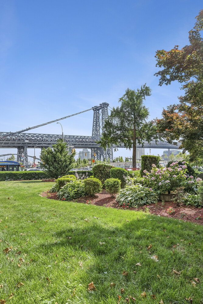 457 FDR Drive A1002