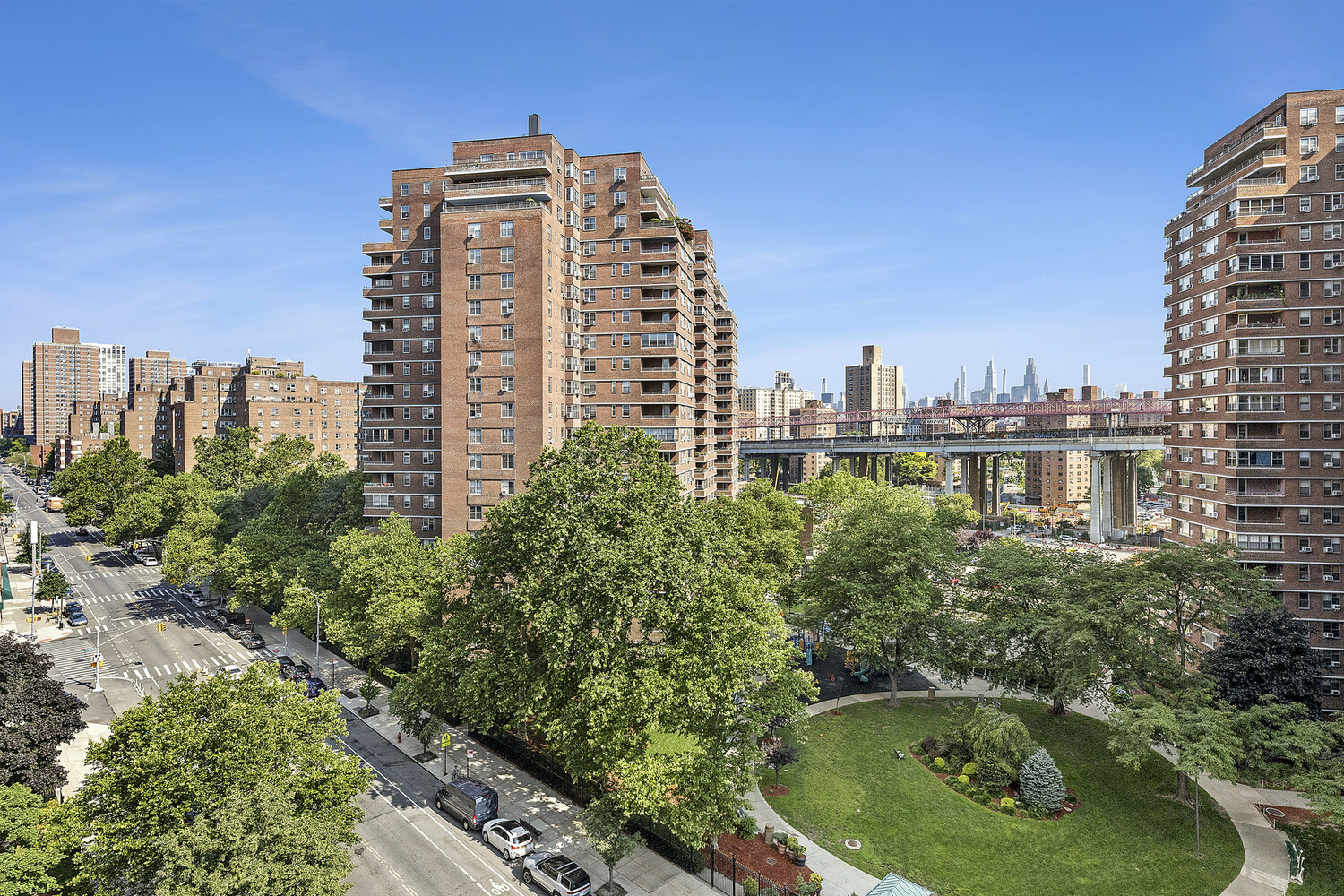 457 FDR Drive A1002