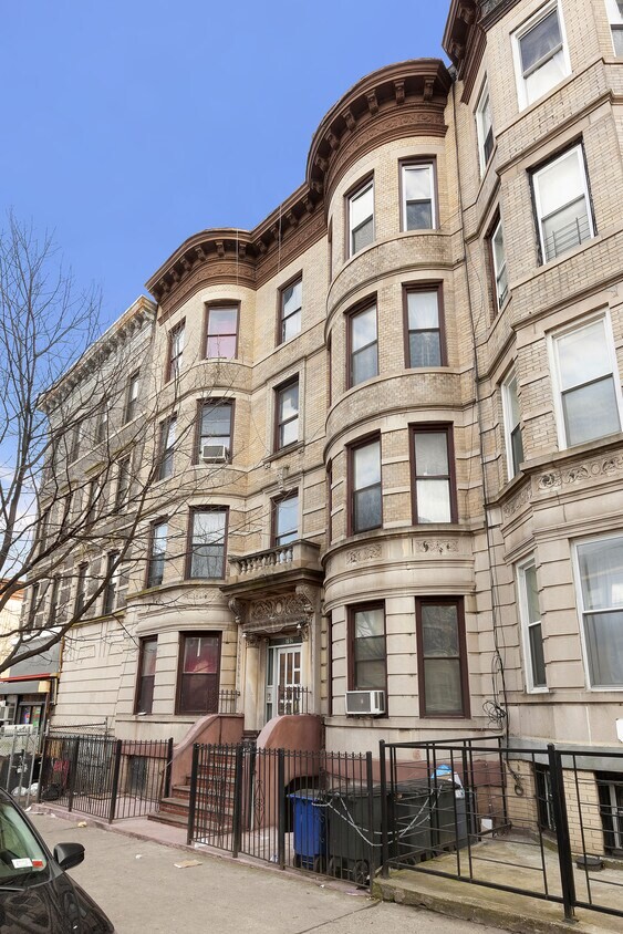 782 LINCOLN Place BUILDING