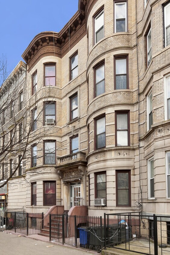 782 LINCOLN Place BUILDING