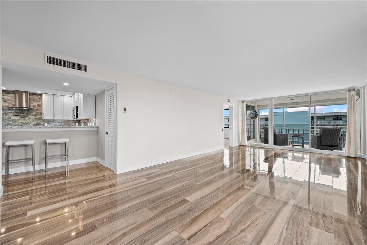 911 Ocean Drive 601