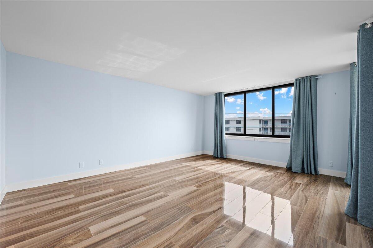 911 Ocean Drive 601