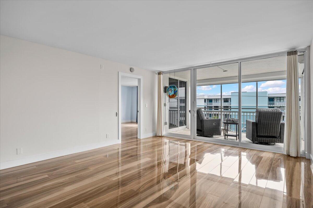 911 Ocean Drive 601