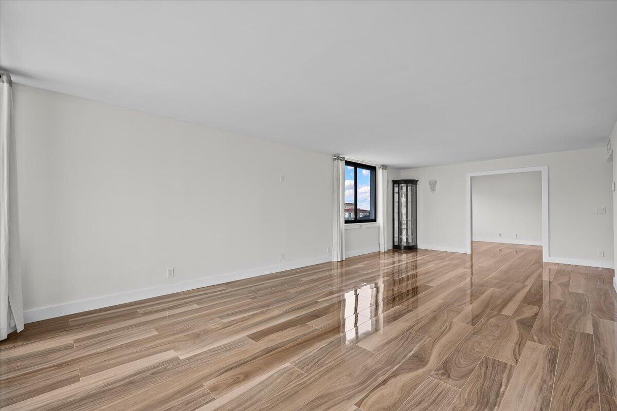 911 Ocean Drive 601