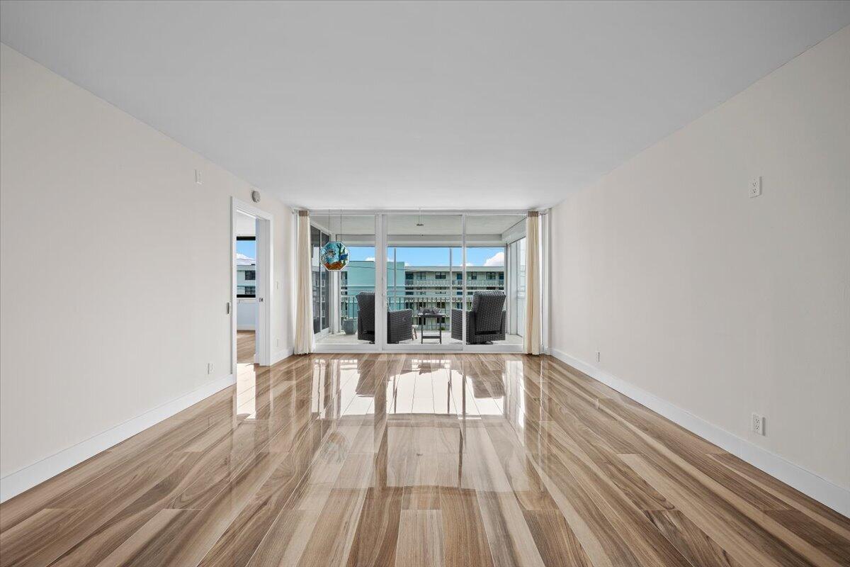 911 Ocean Drive 601
