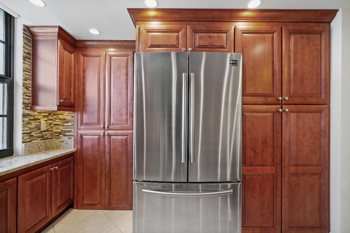 911 Ocean Drive #506