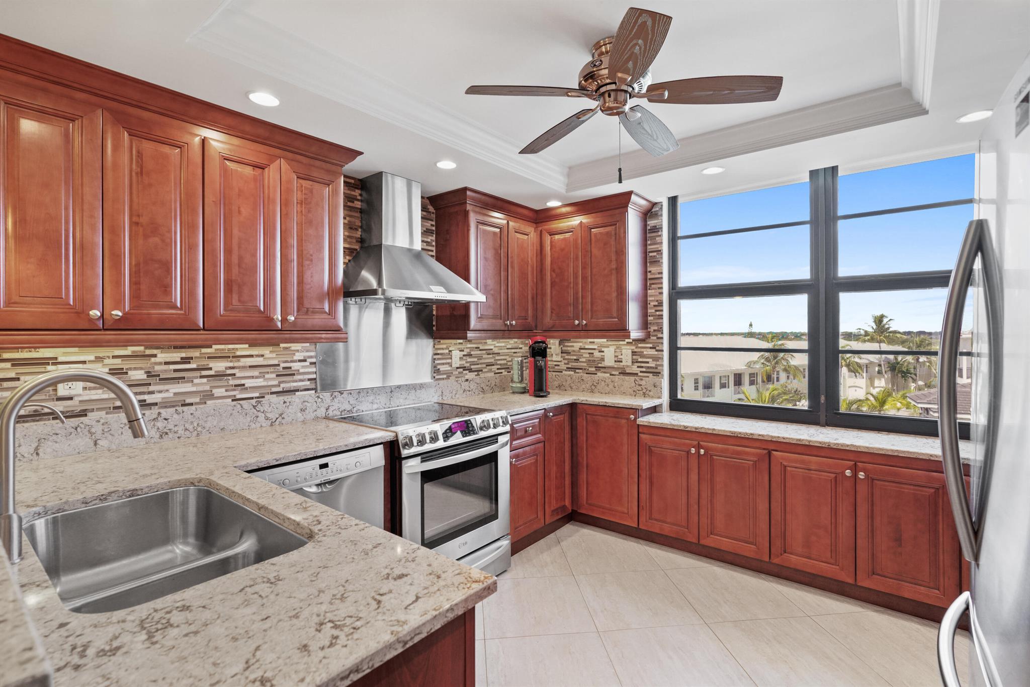 911 Ocean Drive #506