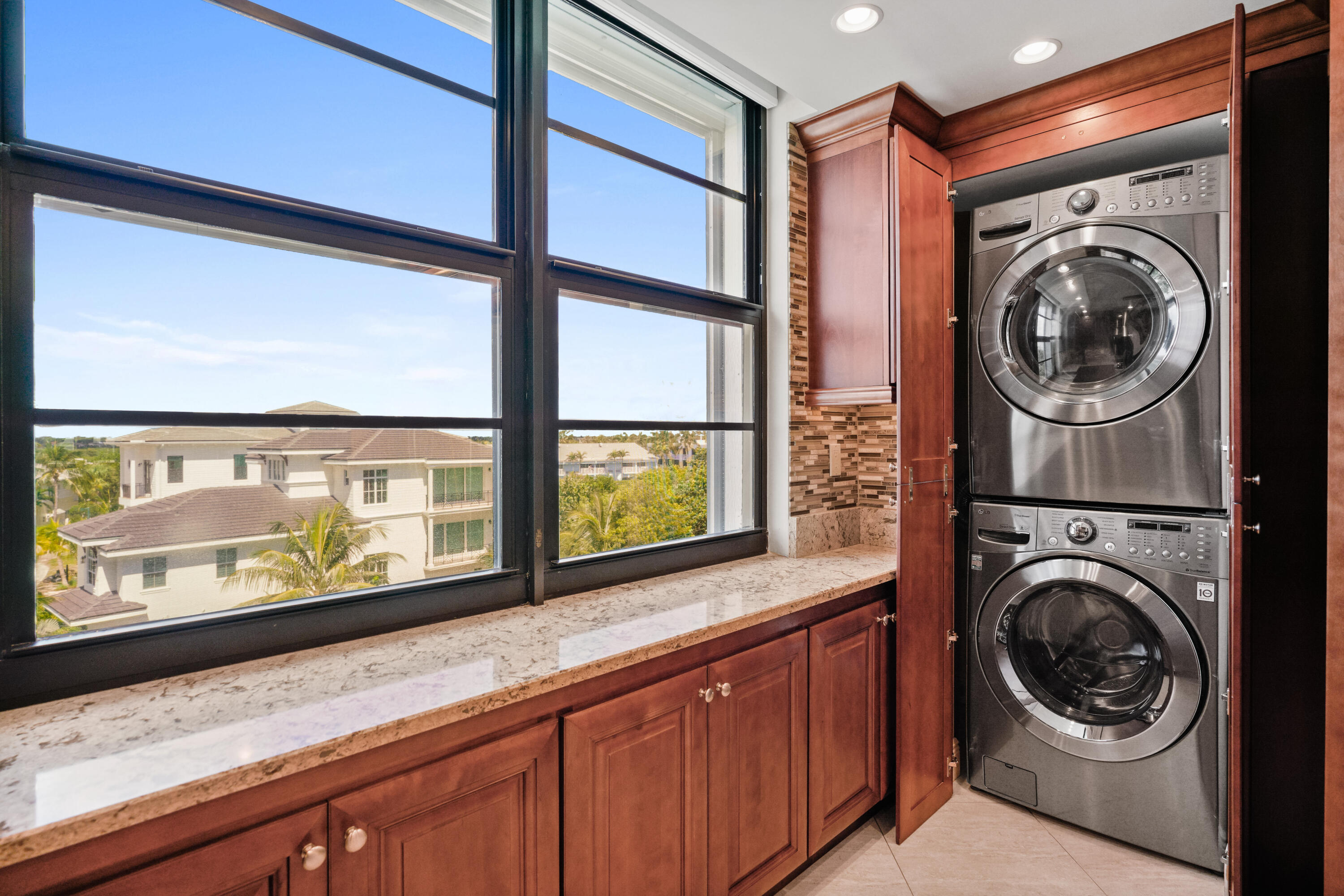 911 Ocean Drive #506