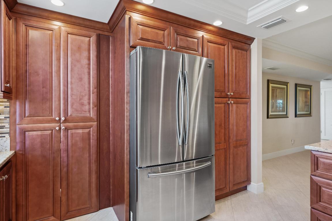 911 Ocean Drive #506