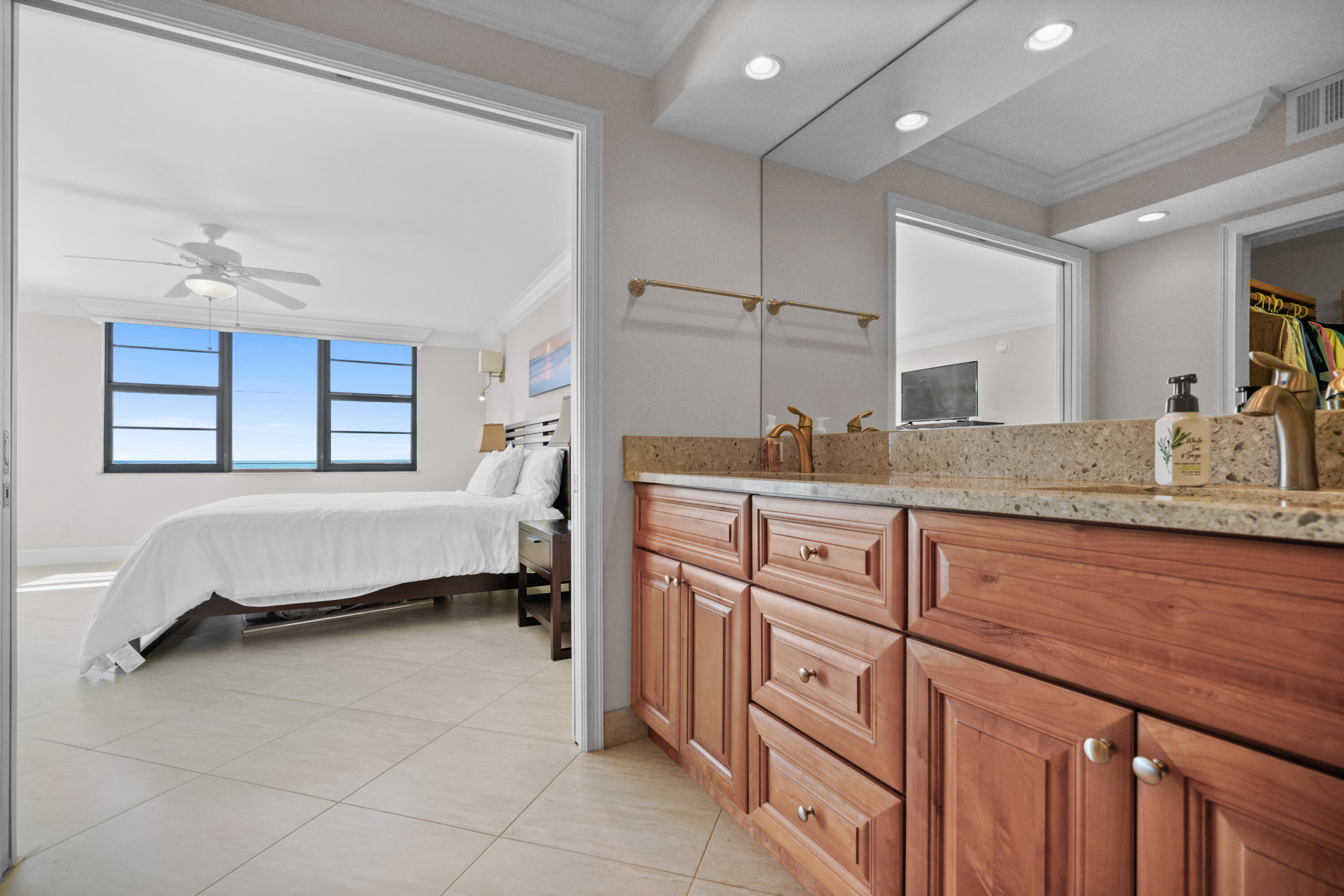 911 Ocean Drive #506