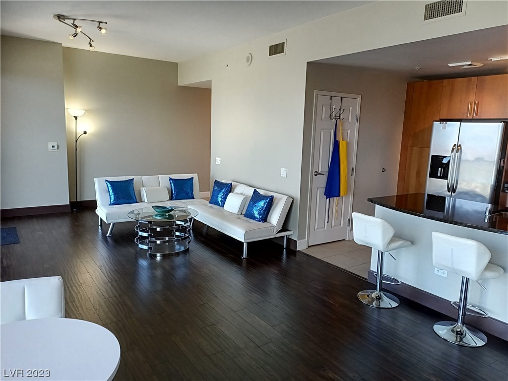 200 West Sahara Avenue 2812