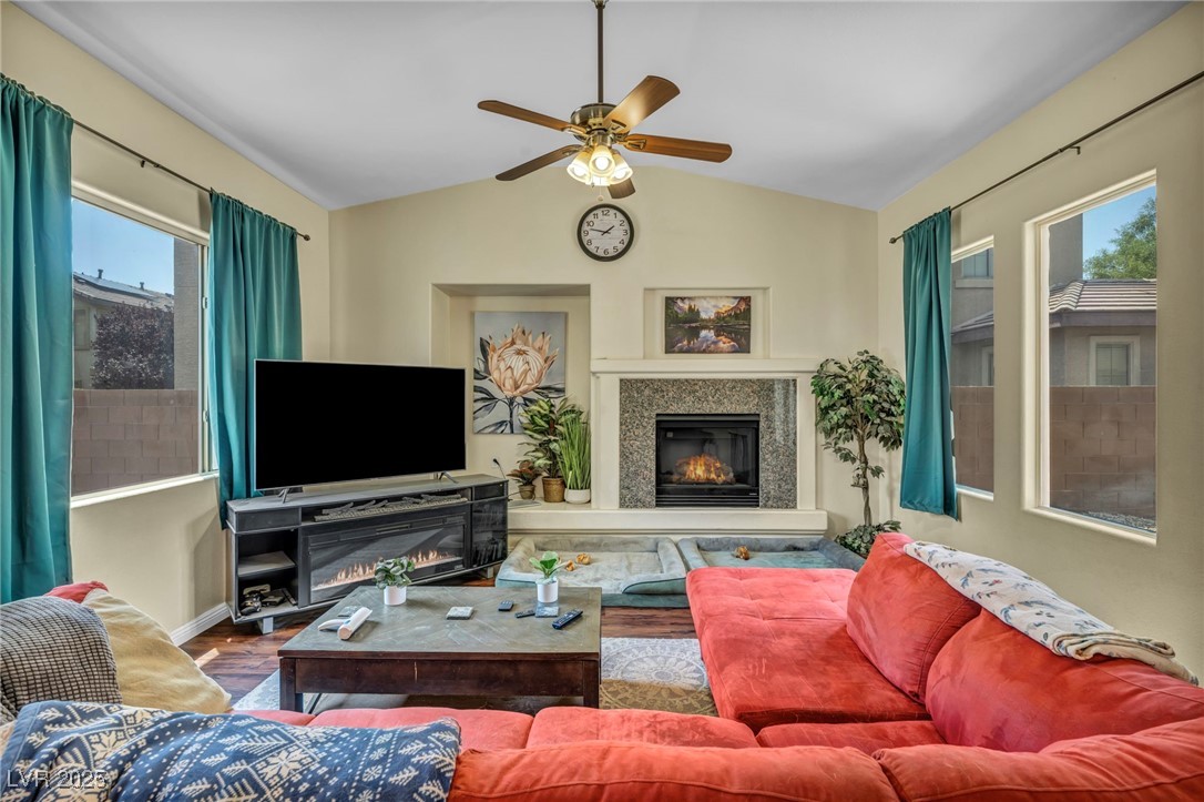 3909 Kettle Falls Avenue