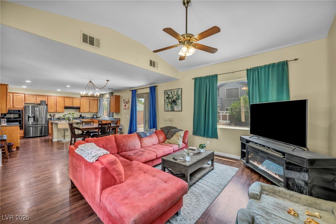 3909 Kettle Falls Avenue