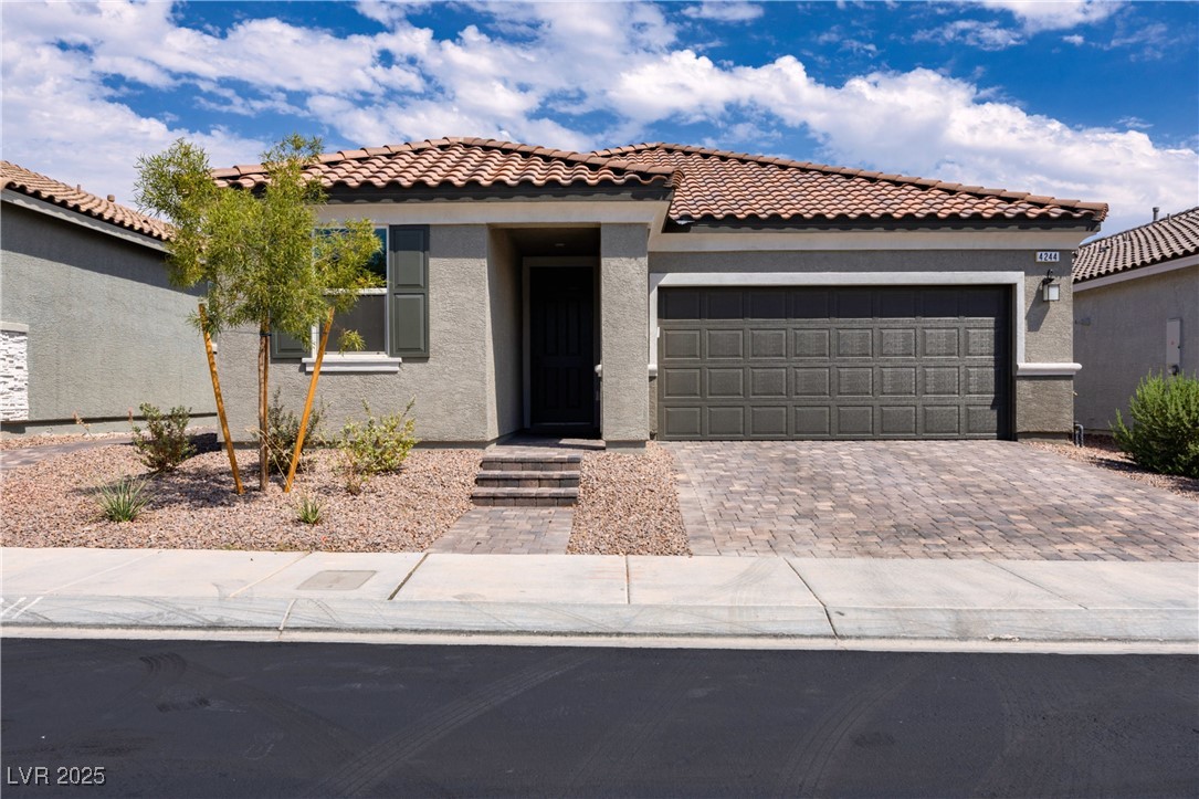 4244 Scarlet Cob Avenue