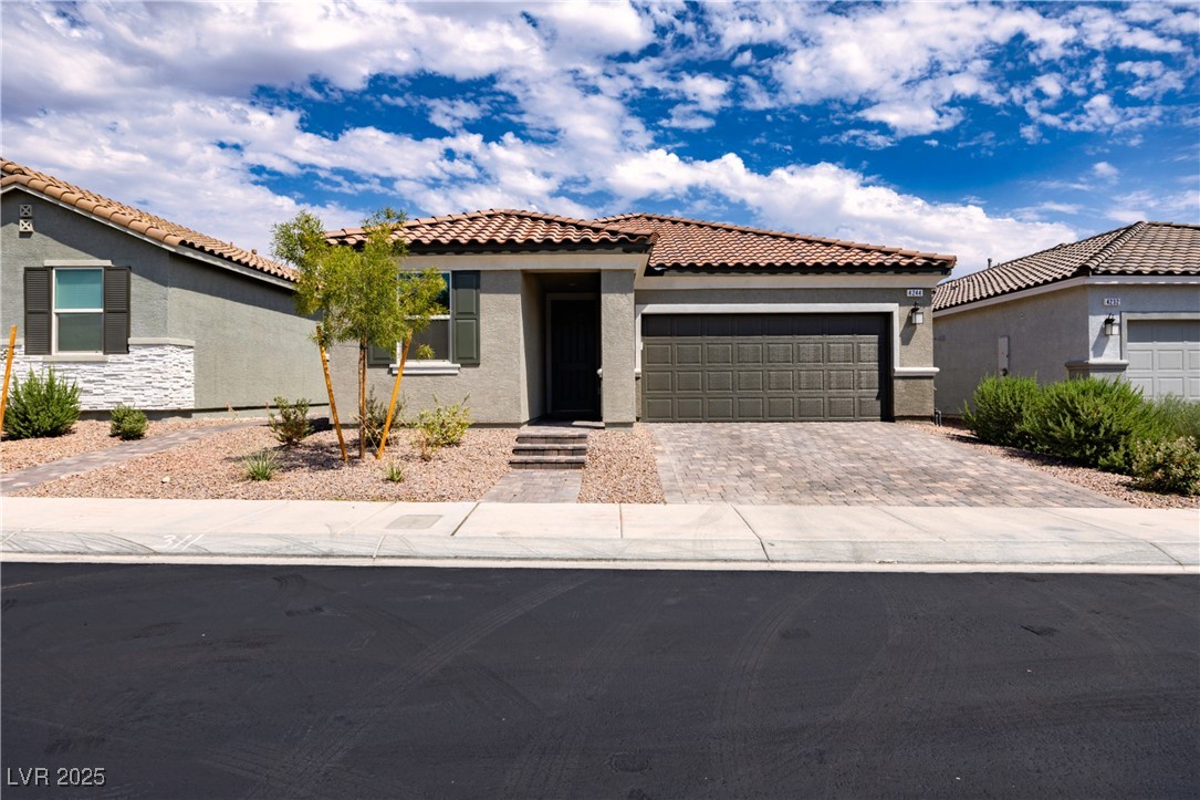 4244 Scarlet Cob Avenue