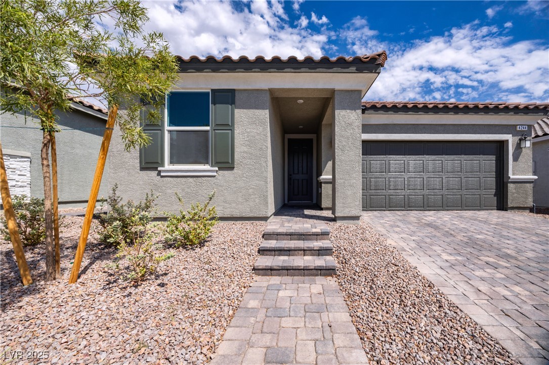 4244 Scarlet Cob Avenue