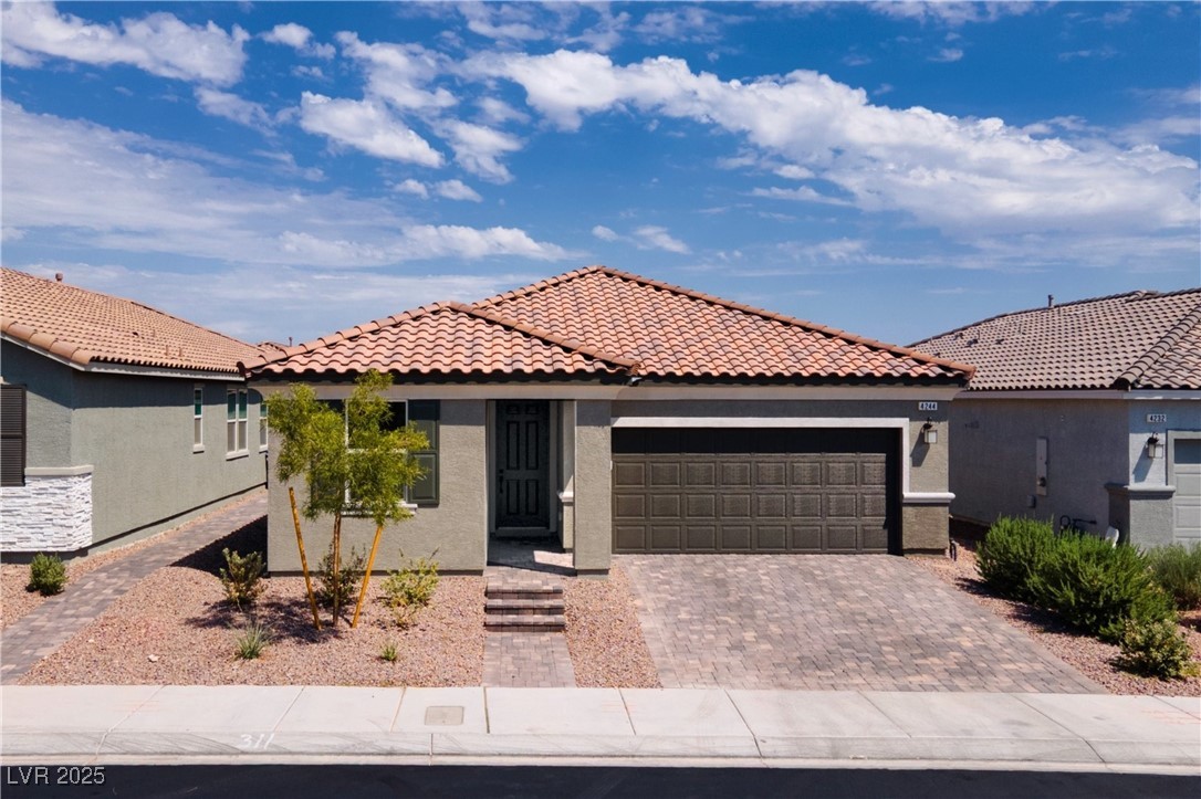 4244 Scarlet Cob Avenue